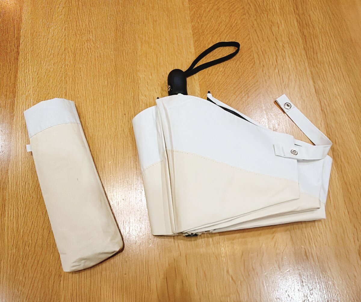 実際に選んだ形状記憶タイプの折りたたみ日傘（ベージュ×ホワイト）